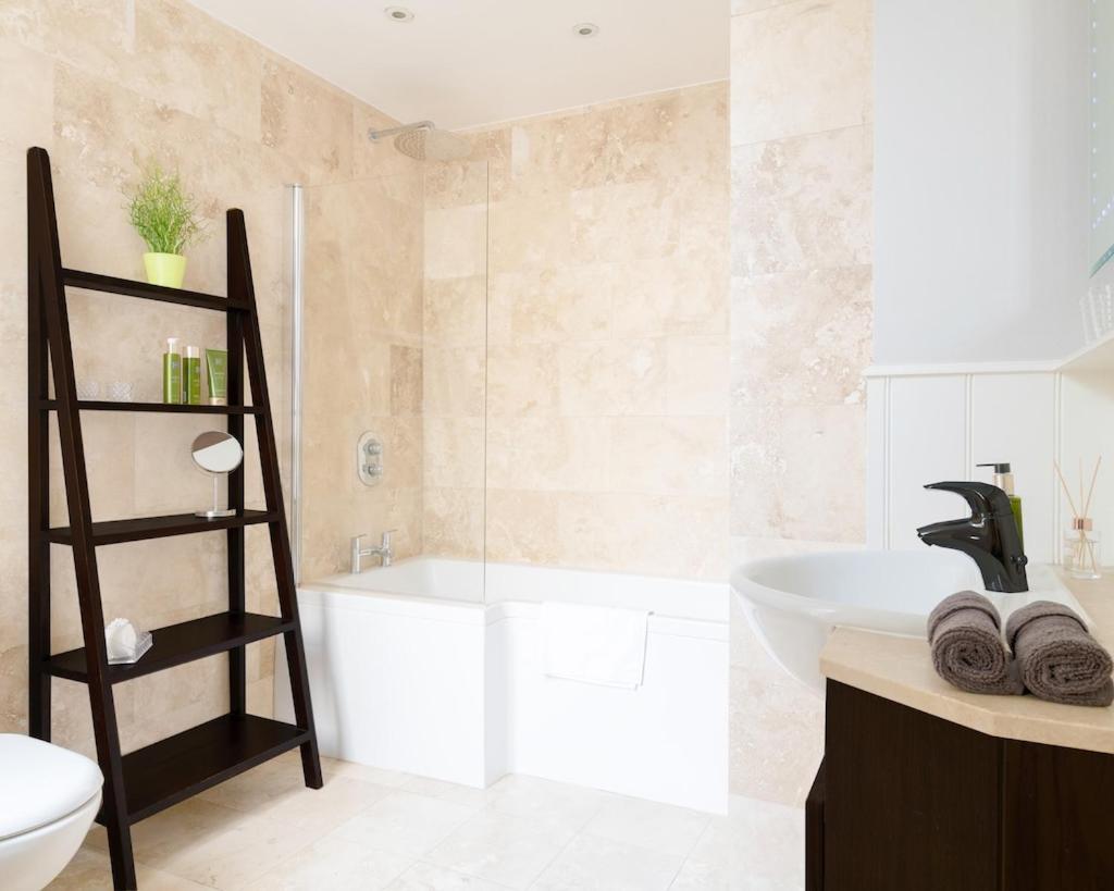 Refurbished Nov 2024 Discover The Exclusive Charm Of A Covent Garden Luxury Nomads Home London Kültér fotó